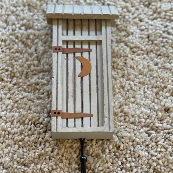 Outhouse decor - Picture 2 of 2